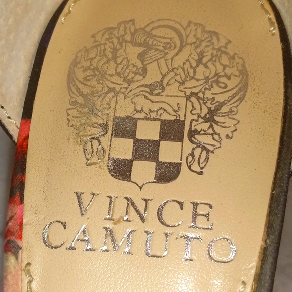 Vince Camuto heels - Picture 4 of 7